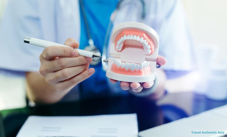 Foreign visitors praise dental services in Ho Chi Minh City while explore Vietnam